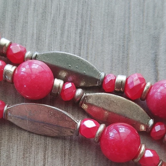 Pink Jade and Gold-tone Three-Strand Necklace - Picture 5 of 7